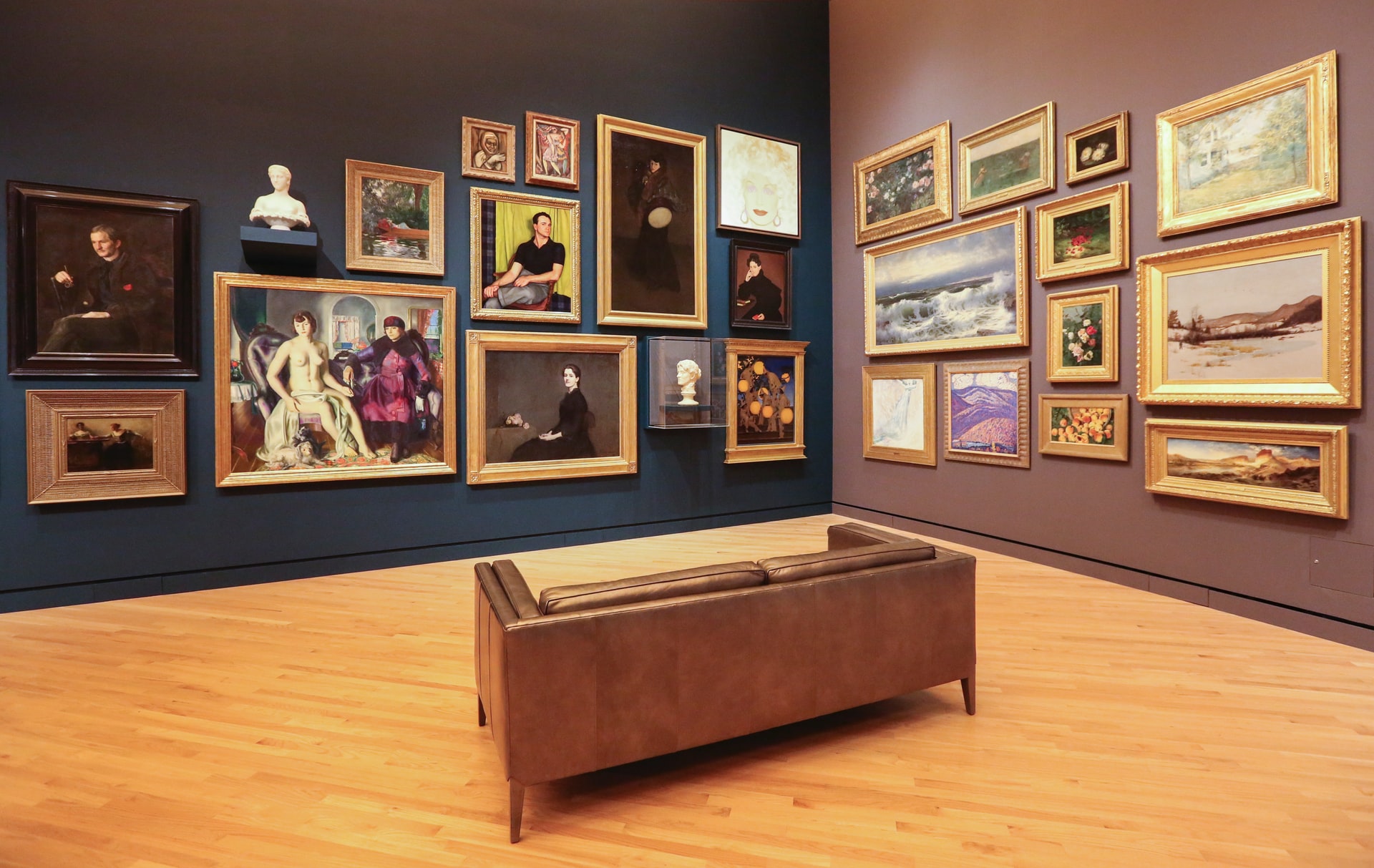 Expositions 4 mick haupt VbI0LMaGMlg unsplash