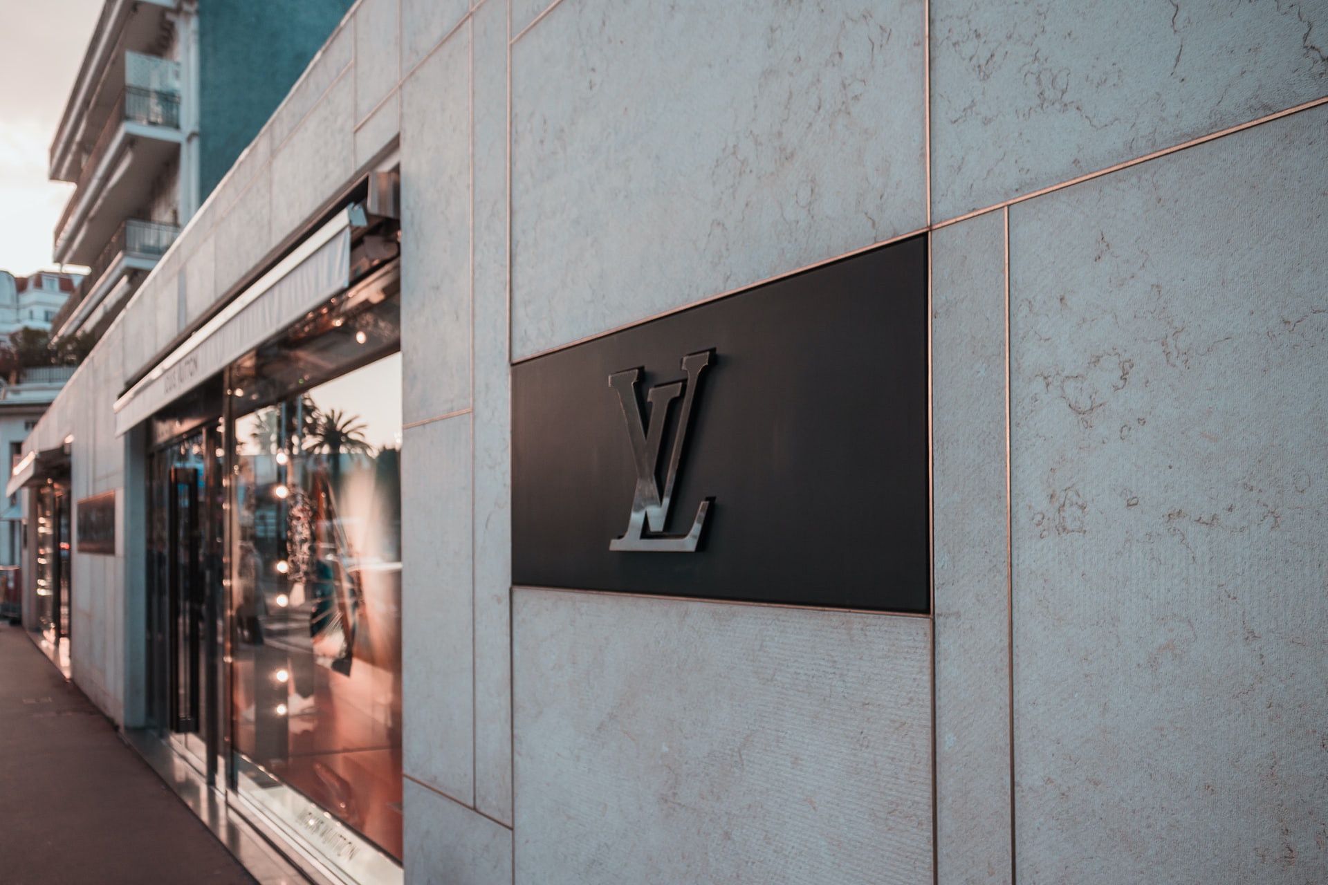 VIP 4 vip jannis lucas z6arCgwnzR4 unsplash